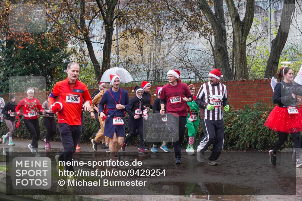 07.12.2025 - St. Pauli X-Mass-Run No. 15 Michael Burmester http://msf.ph/oto/9429254 07.12.2025 11:24:07 Laufen 245, 3552, 2586, 810, 649, 645, 2600, 64, 640, 3827, 3655 meine-sportfotos.de