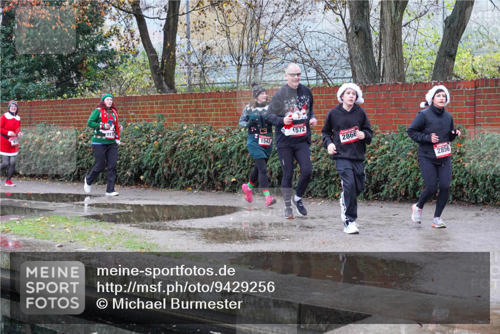 07.12.2025 - St. Pauli X-Mass-Run No. 15 Michael Burmester http://msf.ph/oto/9429256 07.12.2025 09:44:15 Laufen 117, 1543, 1572, 2866, 2856 meine-sportfotos.de