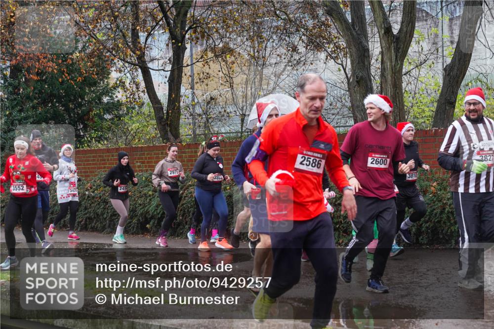 07.12.2025 - St. Pauli X-Mass-Run No. 15 Michael Burmester http://msf.ph/oto/9429257 07.12.2025 11:24:09 Laufen 3552, 45, 2971, 3553, 3420, 2452, 2586, 2600, 3810, 3827 meine-sportfotos.de