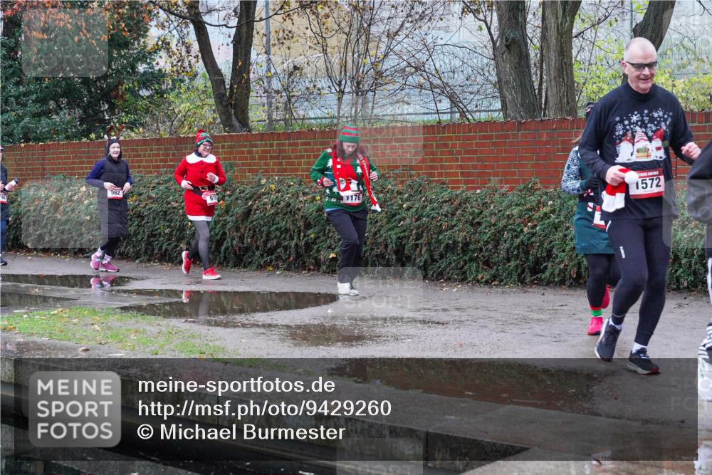 07.12.2025 - St. Pauli X-Mass-Run No. 15 Michael Burmester http://msf.ph/oto/9429260 07.12.2025 09:44:17 Laufen 562, 970, 1176, 1572 meine-sportfotos.de