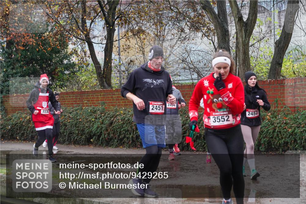 07.12.2025 - St. Pauli X-Mass-Run No. 15 Michael Burmester http://msf.ph/oto/9429265 07.12.2025 11:24:12 Laufen 2230, 2451, 2454, 3552, 2452 meine-sportfotos.de