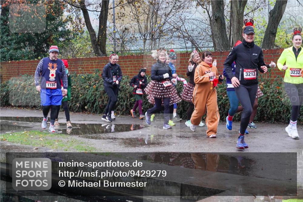 07.12.2025 - St. Pauli X-Mass-Run No. 15 Michael Burmester http://msf.ph/oto/9429279 07.12.2025 09:44:26 Laufen 1180, 126, 3213, 3232 meine-sportfotos.de