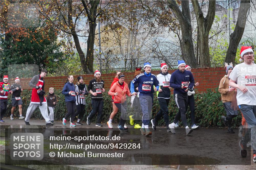 07.12.2025 - St. Pauli X-Mass-Run No. 15 Michael Burmester http://msf.ph/oto/9429284 07.12.2025 11:24:21 Laufen 1540, 24, 1058, 4690, 4606, 3912, 362, 3630, 609, 3419 meine-sportfotos.de