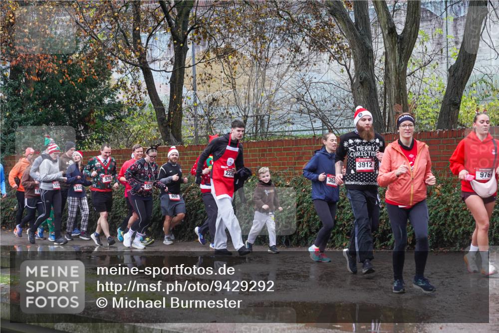 07.12.2025 - St. Pauli X-Mass-Run No. 15 Michael Burmester http://msf.ph/oto/9429292 07.12.2025 11:24:23 Laufen 244, 570, 153, 609, 2229, 362, 3912, 976 meine-sportfotos.de