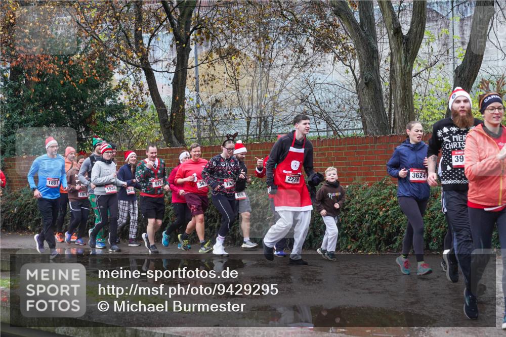 07.12.2025 - St. Pauli X-Mass-Run No. 15 Michael Burmester http://msf.ph/oto/9429295 07.12.2025 11:24:24 Laufen 3624, 2229 meine-sportfotos.de