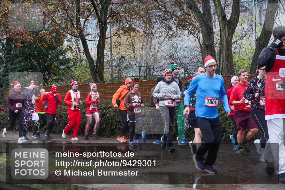 07.12.2025 - St. Pauli X-Mass-Run No. 15 Michael Burmester http://msf.ph/oto/9429301 07.12.2025 11:24:27 Laufen 1534, 1801, 365, 3388, 1972, 15, 67, 2 meine-sportfotos.de