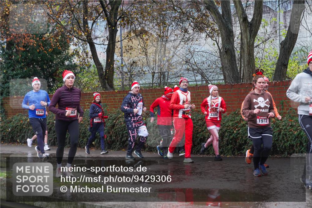 07.12.2025 - St. Pauli X-Mass-Run No. 15 Michael Burmester http://msf.ph/oto/9429306 07.12.2025 11:24:29 Laufen 2844, 65, 2008, 3388, 1972 meine-sportfotos.de
