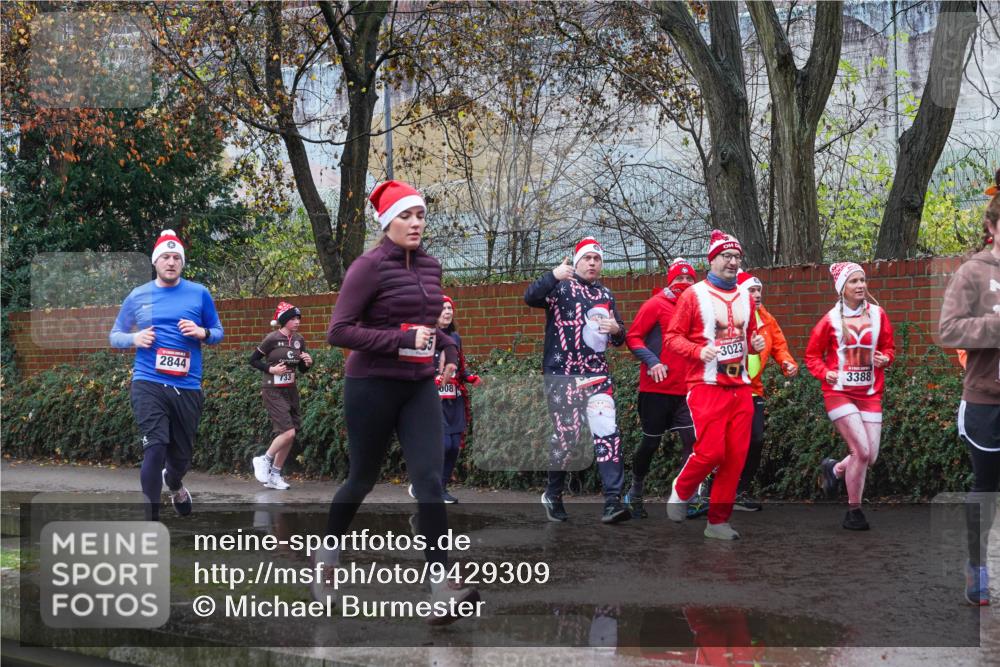 07.12.2025 - St. Pauli X-Mass-Run No. 15 Michael Burmester http://msf.ph/oto/9429309 07.12.2025 11:24:30 Laufen 2844, 733, 08, 3023, 3388 meine-sportfotos.de