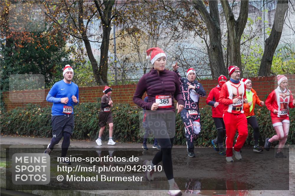 07.12.2025 - St. Pauli X-Mass-Run No. 15 Michael Burmester http://msf.ph/oto/9429310 07.12.2025 11:24:30 Laufen 2844, 733, 365, 3542, 23, 3388 meine-sportfotos.de