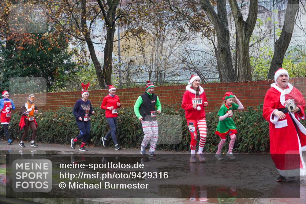 07.12.2025 - St. Pauli X-Mass-Run No. 15 Michael Burmester http://msf.ph/oto/9429316 07.12.2025 11:24:37 Laufen 2206, 3620, 131, 125, 3651, 2, 718 meine-sportfotos.de