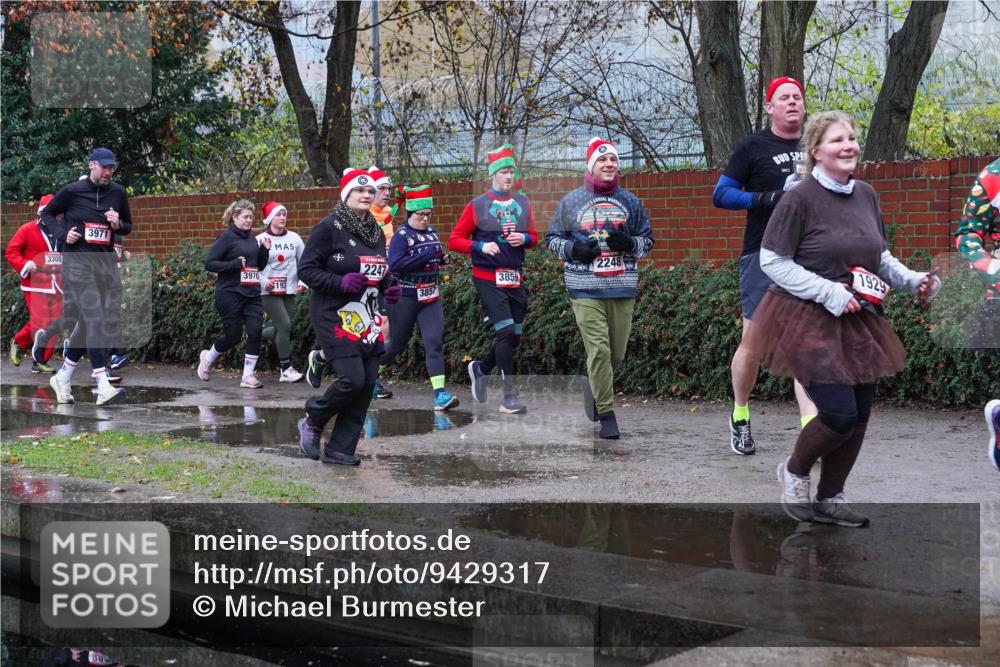 07.12.2025 - St. Pauli X-Mass-Run No. 15 Michael Burmester http://msf.ph/oto/9429317 07.12.2025 09:44:45 Laufen 3300, 3971, 2248, 3970, 193, 2247, 3859, 3857, 1929 meine-sportfotos.de