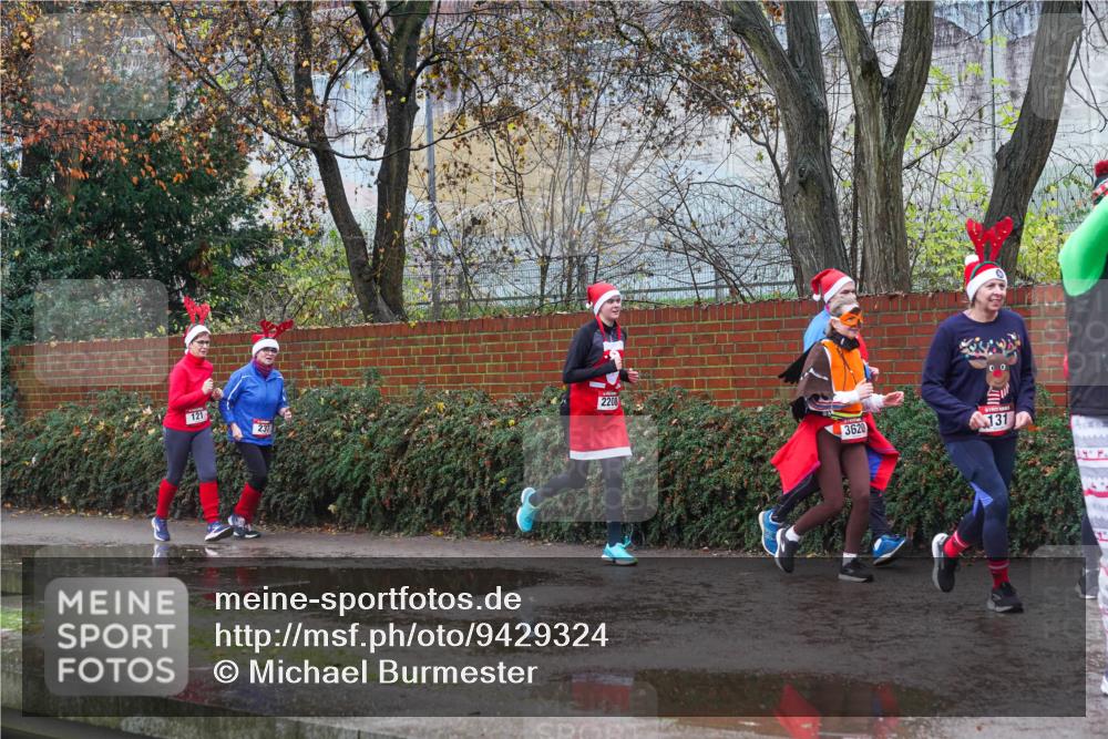 07.12.2025 - St. Pauli X-Mass-Run No. 15 Michael Burmester http://msf.ph/oto/9429324 07.12.2025 11:24:40 Laufen 121, 2208, 231, 3620, 131, 4 meine-sportfotos.de