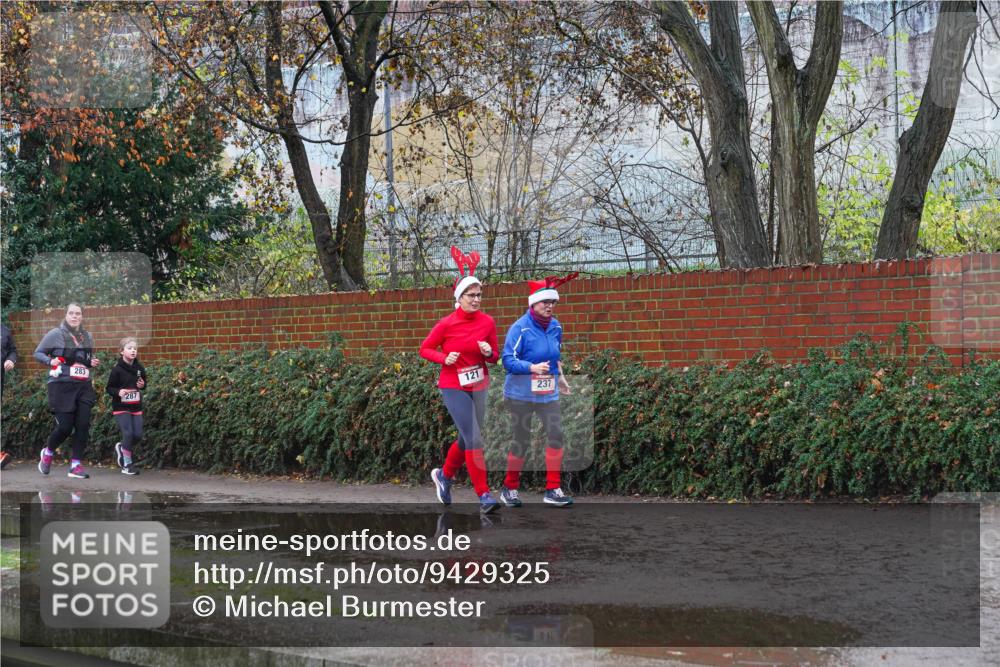 07.12.2025 - St. Pauli X-Mass-Run No. 15 Michael Burmester http://msf.ph/oto/9429325 07.12.2025 11:24:42 Laufen 283, 287, 121, 237 meine-sportfotos.de