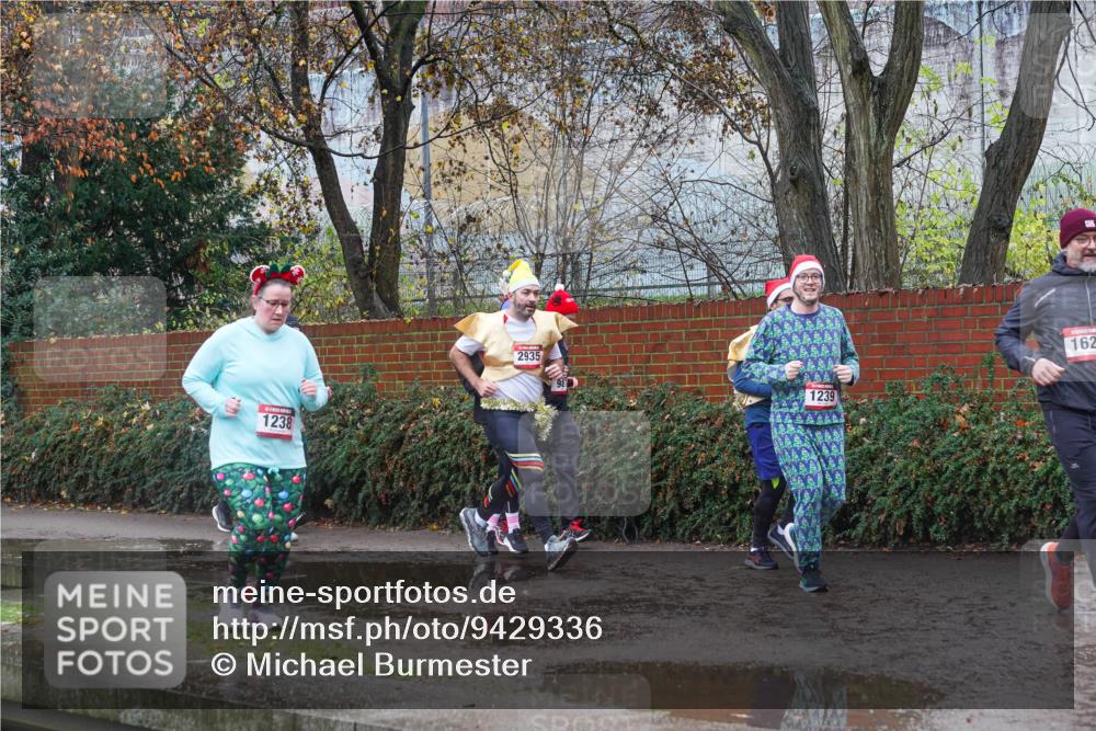 07.12.2025 - St. Pauli X-Mass-Run No. 15 Michael Burmester http://msf.ph/oto/9429336 07.12.2025 11:24:48 Laufen 1238, 2935, 1239, 162 meine-sportfotos.de
