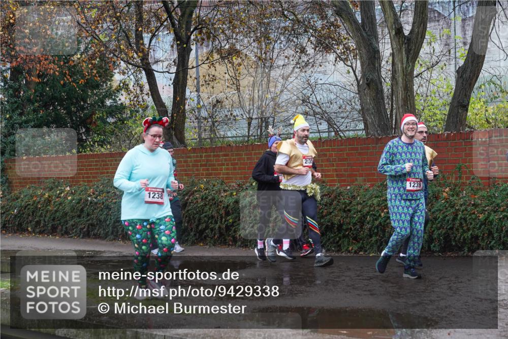 07.12.2025 - St. Pauli X-Mass-Run No. 15 Michael Burmester http://msf.ph/oto/9429338 07.12.2025 11:24:49 Laufen 1238, 92, 2935, 1239 meine-sportfotos.de