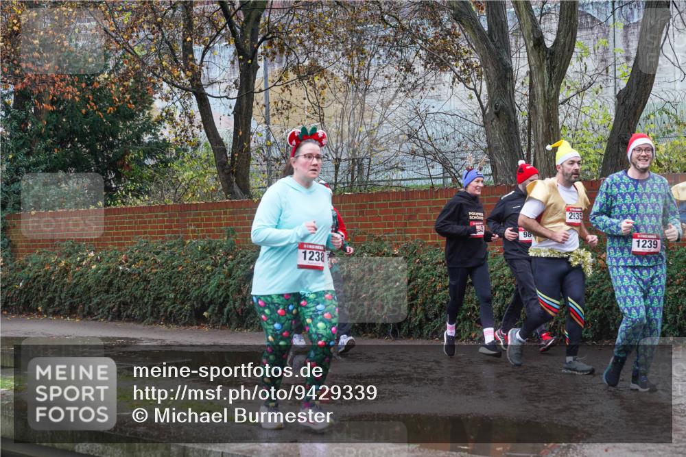 07.12.2025 - St. Pauli X-Mass-Run No. 15 Michael Burmester http://msf.ph/oto/9429339 07.12.2025 11:24:49 Laufen 1238, 98, 2935, 1239 meine-sportfotos.de