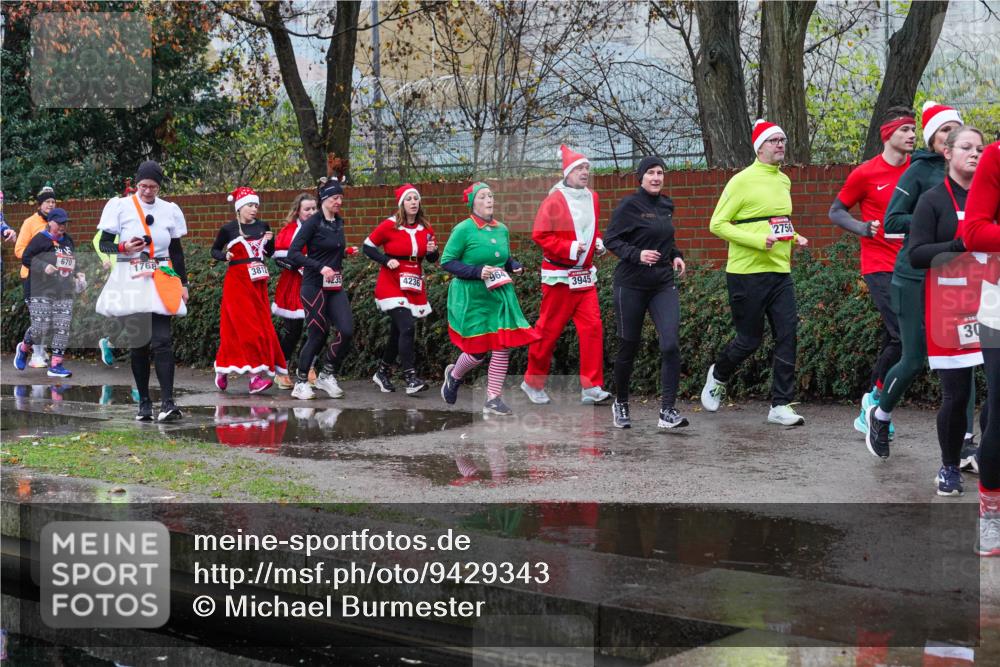 07.12.2025 - St. Pauli X-Mass-Run No. 15 Michael Burmester http://msf.ph/oto/9429343 07.12.2025 09:45:01 Laufen 670, 3812, 4235, 4236, 964, 3945, 2756, 30 meine-sportfotos.de