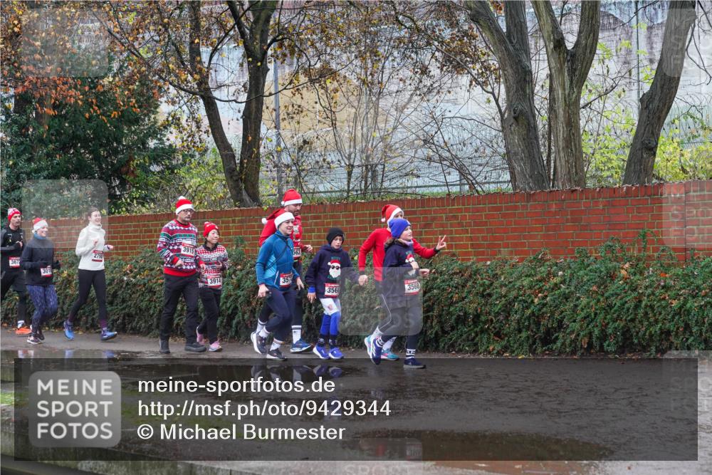 07.12.2025 - St. Pauli X-Mass-Run No. 15 Michael Burmester http://msf.ph/oto/9429344 07.12.2025 11:24:54 Laufen 3672, 2790, 301, 563, 3914, 357, 3566, 3568 meine-sportfotos.de