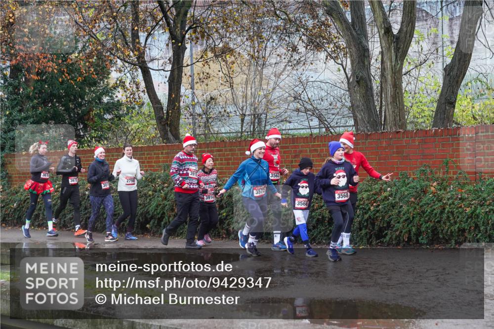 07.12.2025 - St. Pauli X-Mass-Run No. 15 Michael Burmester http://msf.ph/oto/9429347 07.12.2025 11:24:55 Laufen 3676, 3672, 2798, 301, 3563, 3914, 3572, 3568, 3566, 320 meine-sportfotos.de