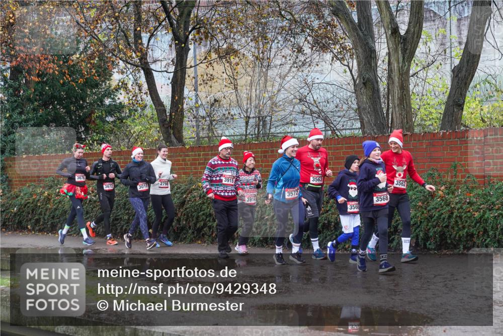 07.12.2025 - St. Pauli X-Mass-Run No. 15 Michael Burmester http://msf.ph/oto/9429348 07.12.2025 11:24:55 Laufen 3676, 3672, 3010, 2798, 3563, 3572, 3914, 20, 3568, 356, 320, 3562 meine-sportfotos.de