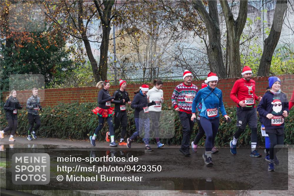 07.12.2025 - St. Pauli X-Mass-Run No. 15 Michael Burmester http://msf.ph/oto/9429350 07.12.2025 11:24:57 Laufen 3915, 3676, 2798, 3672, 301, 3563, 3572, 3568 meine-sportfotos.de