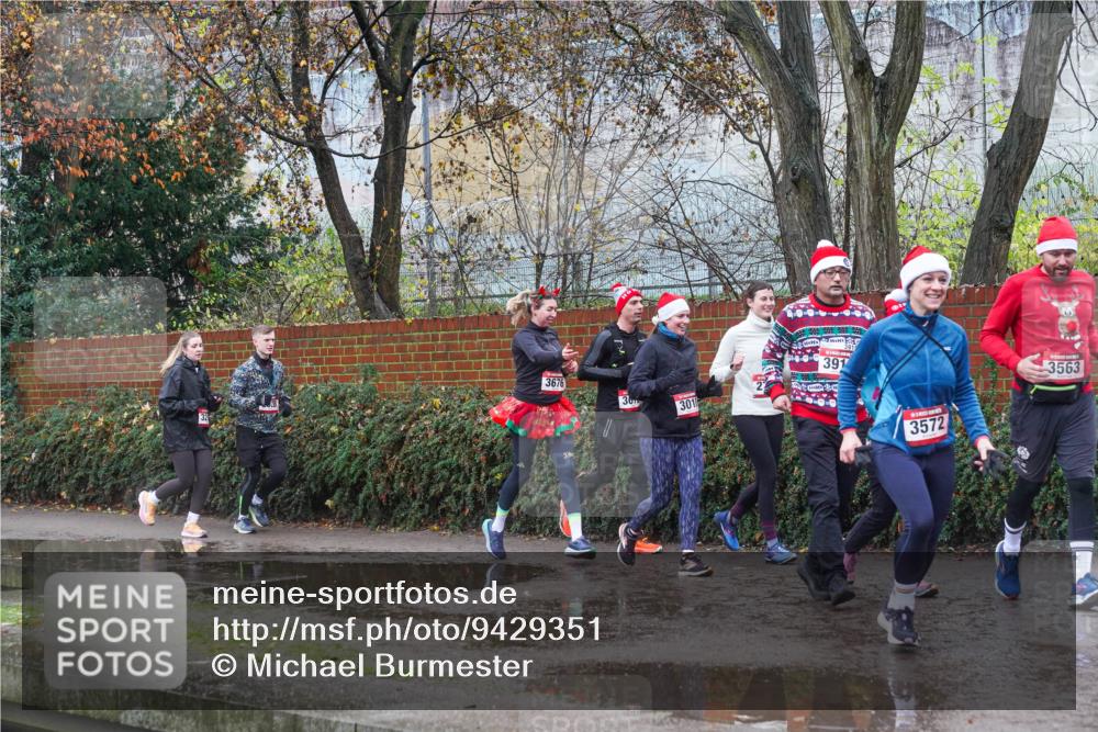 07.12.2025 - St. Pauli X-Mass-Run No. 15 Michael Burmester http://msf.ph/oto/9429351 07.12.2025 11:24:57 Laufen 3676, 30, 301, 391, 00, 3572, 3563 meine-sportfotos.de