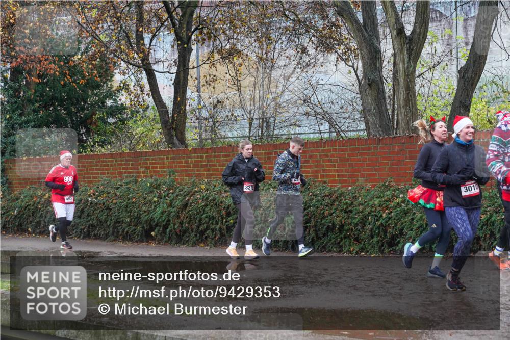 07.12.2025 - St. Pauli X-Mass-Run No. 15 Michael Burmester http://msf.ph/oto/9429353 07.12.2025 11:24:59 Laufen 888, 4883, 3210, 3010 meine-sportfotos.de