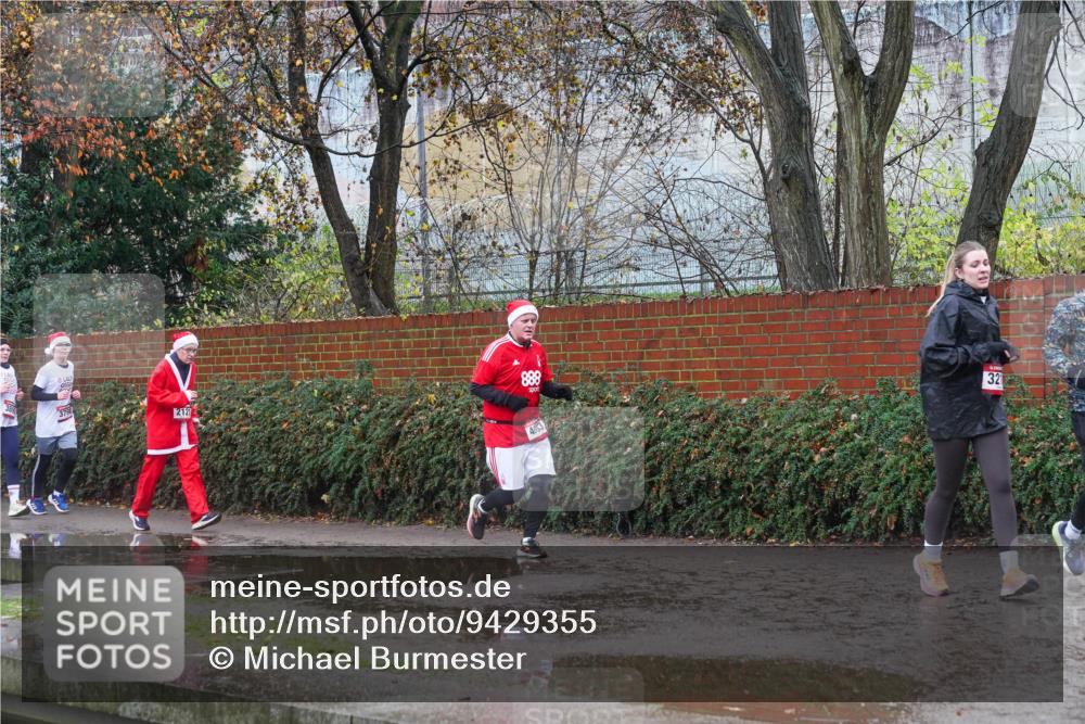 07.12.2025 - St. Pauli X-Mass-Run No. 15 Michael Burmester http://msf.ph/oto/9429355 07.12.2025 11:25:01 Laufen 3793, 2121, 888, 32, 4663 meine-sportfotos.de