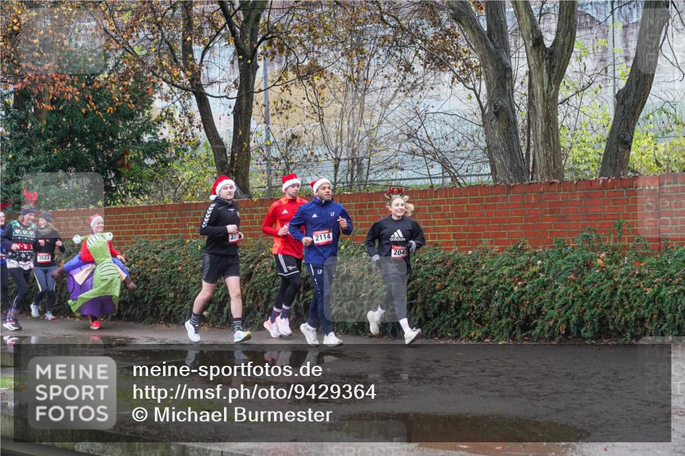 07.12.2025 - St. Pauli X-Mass-Run No. 15 Michael Burmester http://msf.ph/oto/9429364 07.12.2025 11:25:17 Laufen 3523, 37, 2114, 2047 meine-sportfotos.de