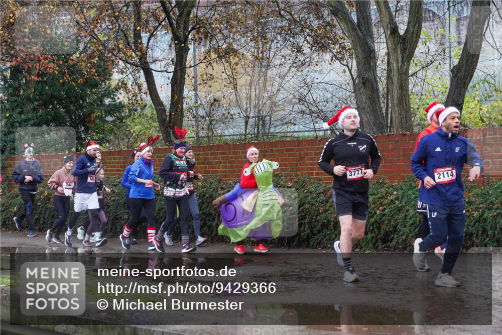 07.12.2025 - St. Pauli X-Mass-Run No. 15 Michael Burmester http://msf.ph/oto/9429366 07.12.2025 11:25:19 Laufen 188, 2441, 3523, 3777, 2114 meine-sportfotos.de