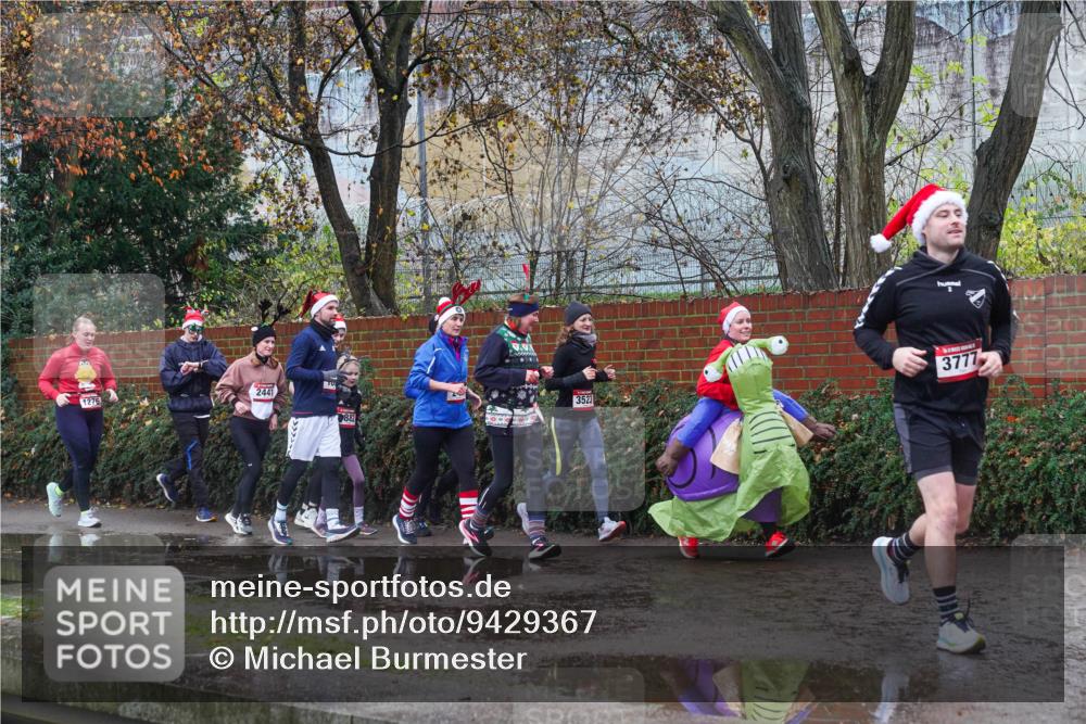 07.12.2025 - St. Pauli X-Mass-Run No. 15 Michael Burmester http://msf.ph/oto/9429367 07.12.2025 11:25:20 Laufen 2441, 1276, 3523, 3777 meine-sportfotos.de