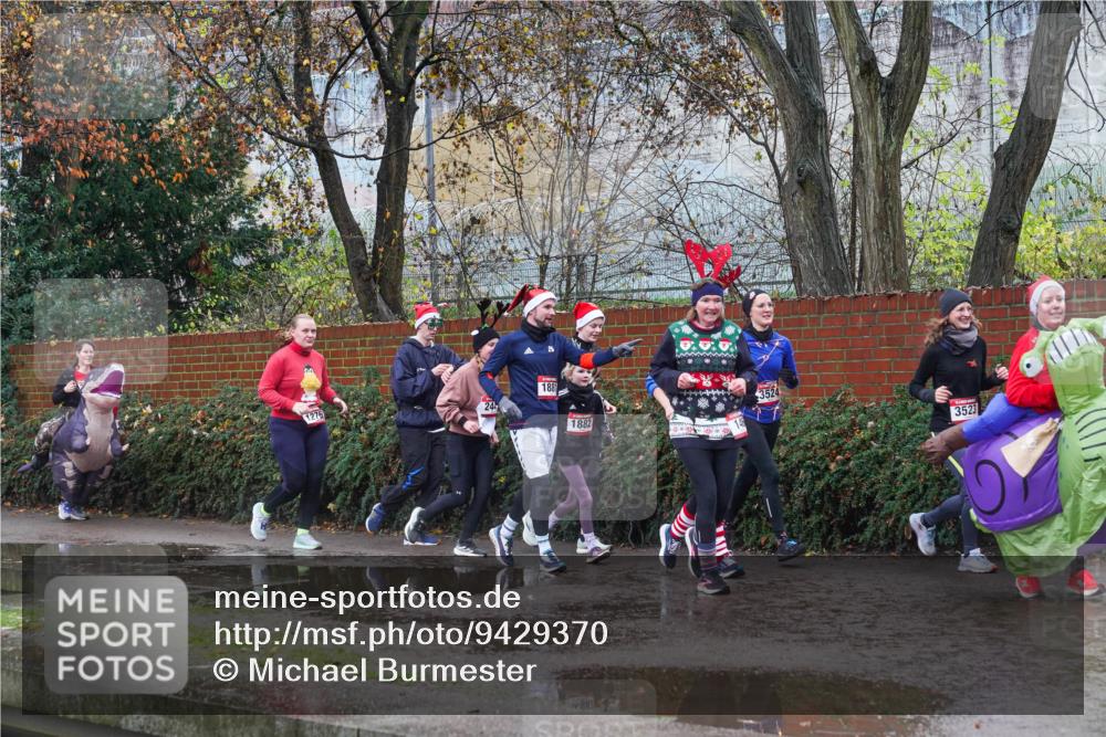 07.12.2025 - St. Pauli X-Mass-Run No. 15 Michael Burmester http://msf.ph/oto/9429370 07.12.2025 11:25:21 Laufen 1276, 24, 1881, 1882, 881, 3524, 3523 meine-sportfotos.de