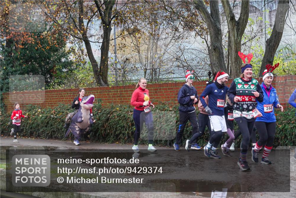 07.12.2025 - St. Pauli X-Mass-Run No. 15 Michael Burmester http://msf.ph/oto/9429374 07.12.2025 11:25:23 Laufen 3950, 1276, 1881, 188, 244 meine-sportfotos.de