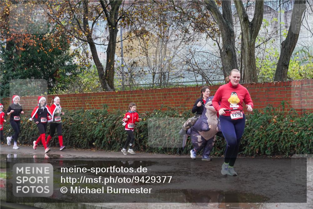 07.12.2025 - St. Pauli X-Mass-Run No. 15 Michael Burmester http://msf.ph/oto/9429377 07.12.2025 11:25:24 Laufen 3948, 1967, 1966, 3950, 1276 meine-sportfotos.de