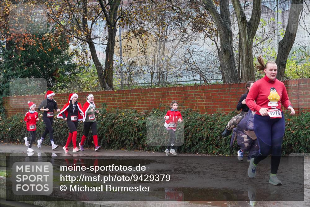 07.12.2025 - St. Pauli X-Mass-Run No. 15 Michael Burmester http://msf.ph/oto/9429379 07.12.2025 11:25:25 Laufen 3949, 3948, 1967, 1966, 3950, 1276 meine-sportfotos.de