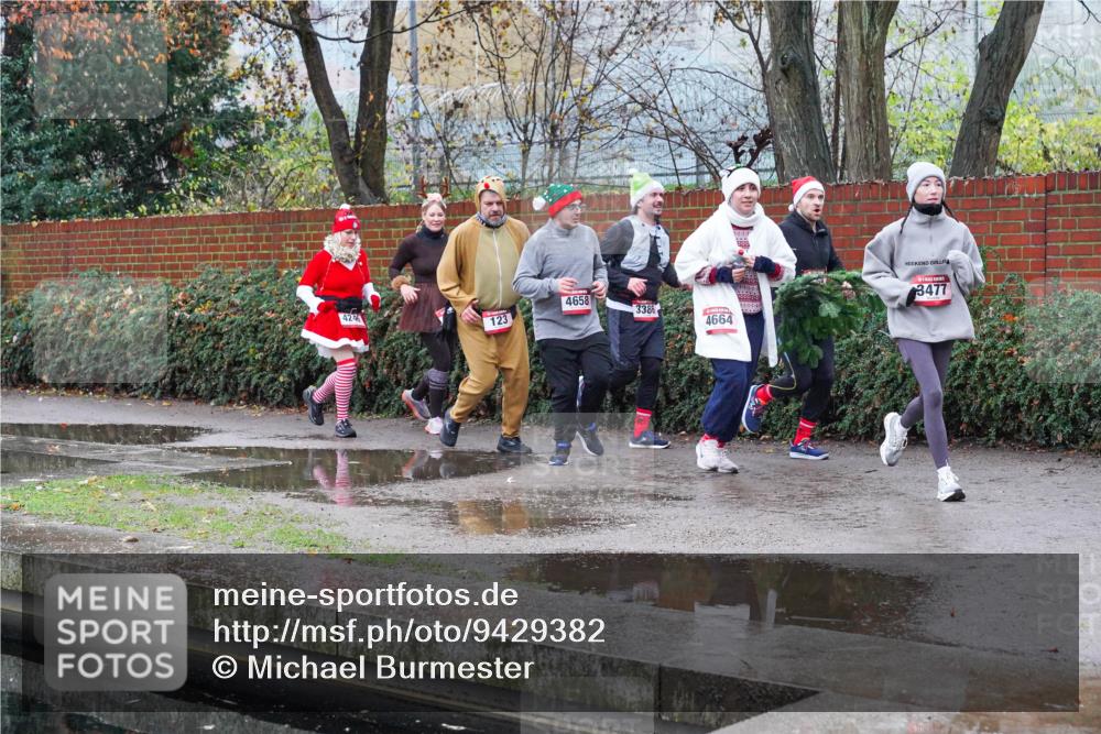 07.12.2025 - St. Pauli X-Mass-Run No. 15 Michael Burmester http://msf.ph/oto/9429382 07.12.2025 09:45:17 Laufen 4658, 42, 3386, 123, 4664, 3477 meine-sportfotos.de