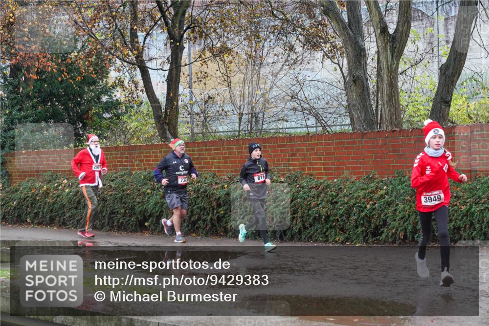 07.12.2025 - St. Pauli X-Mass-Run No. 15 Michael Burmester http://msf.ph/oto/9429383 07.12.2025 11:25:29 Laufen 2097, 732, 616, 3949 meine-sportfotos.de