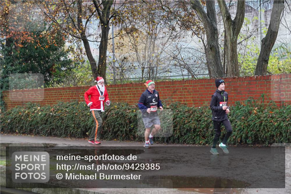 07.12.2025 - St. Pauli X-Mass-Run No. 15 Michael Burmester http://msf.ph/oto/9429385 07.12.2025 11:25:30 Laufen 2097, 732, 616 meine-sportfotos.de