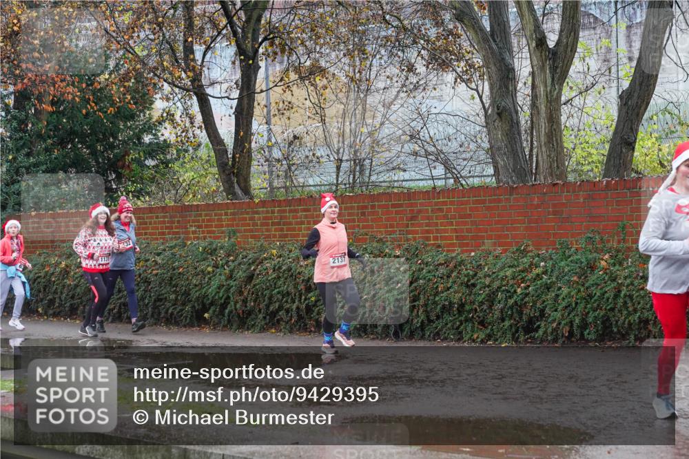 07.12.2025 - St. Pauli X-Mass-Run No. 15 Michael Burmester http://msf.ph/oto/9429395 07.12.2025 11:25:43 Laufen 1131, 2137 meine-sportfotos.de