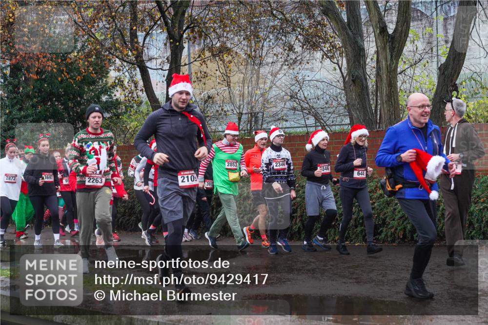 07.12.2025 - St. Pauli X-Mass-Run No. 15 Michael Burmester http://msf.ph/oto/9429417 07.12.2025 11:25:54 Laufen 2872, 3697, 93, 2263, 2109, 391, 2853, 2344, 346, 644 meine-sportfotos.de