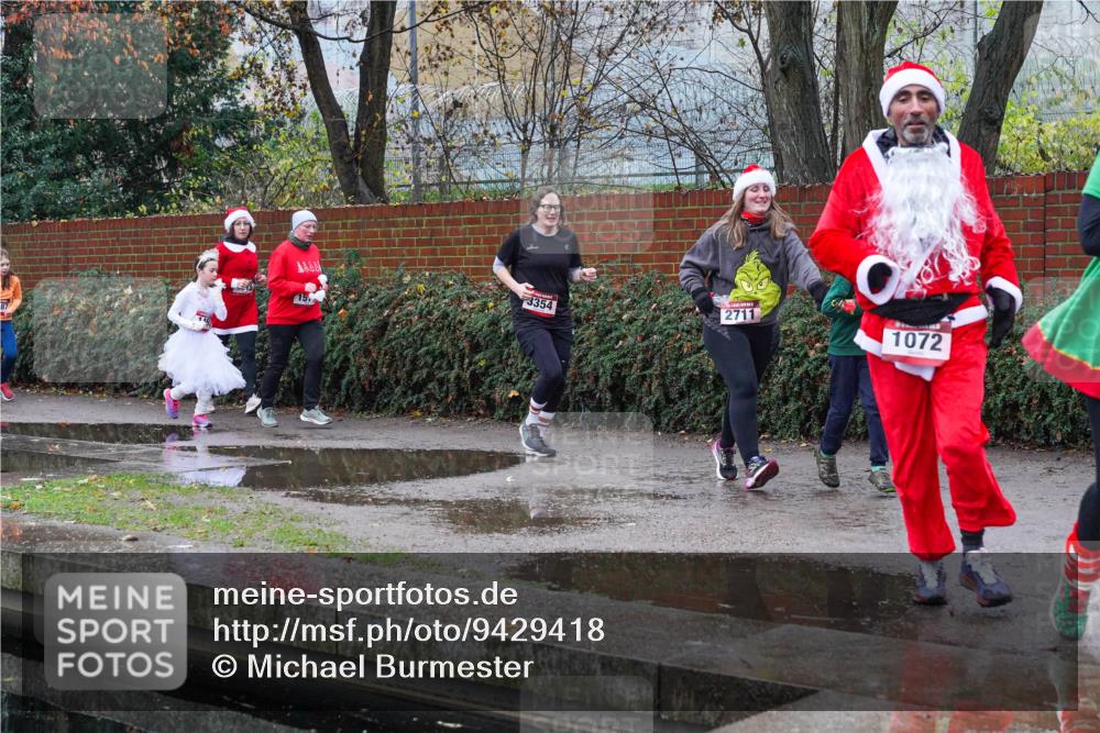 07.12.2025 - St. Pauli X-Mass-Run No. 15 Michael Burmester http://msf.ph/oto/9429418 07.12.2025 09:45:36 Laufen 3354, 15, 2711, 1072 meine-sportfotos.de
