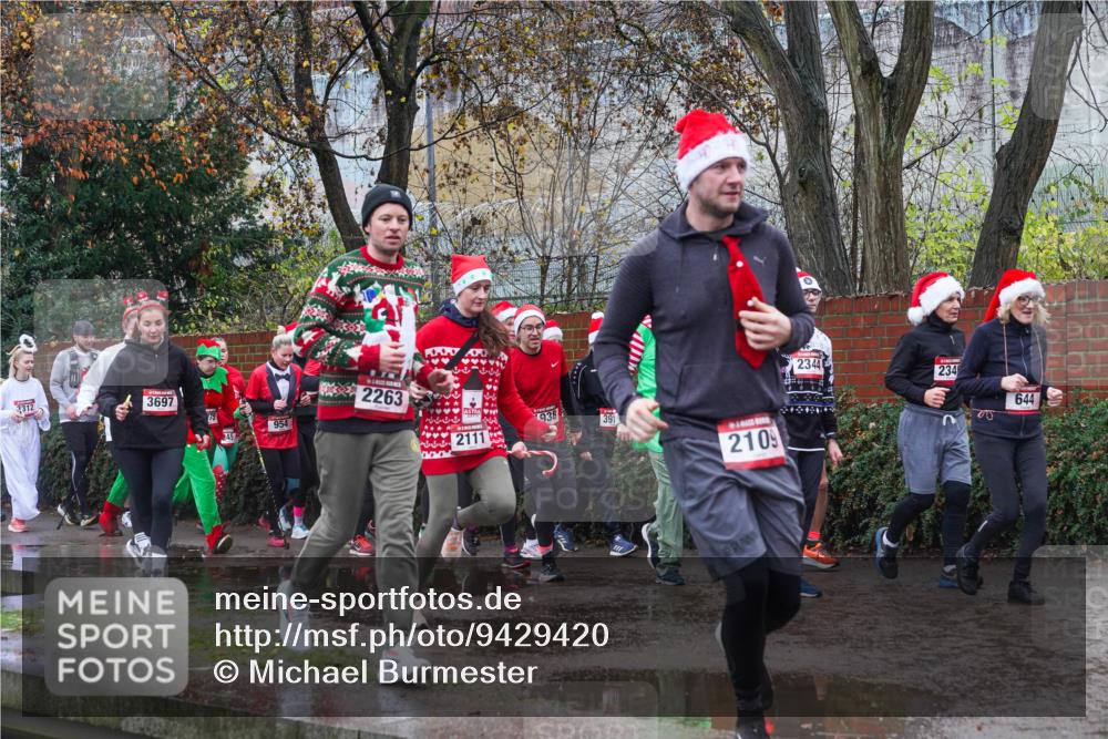 07.12.2025 - St. Pauli X-Mass-Run No. 15 Michael Burmester http://msf.ph/oto/9429420 07.12.2025 11:25:55 Laufen 3697, 245, 954, 2263, 2111, 1938, 134, 391, 2109, 2344, 234, 644 meine-sportfotos.de