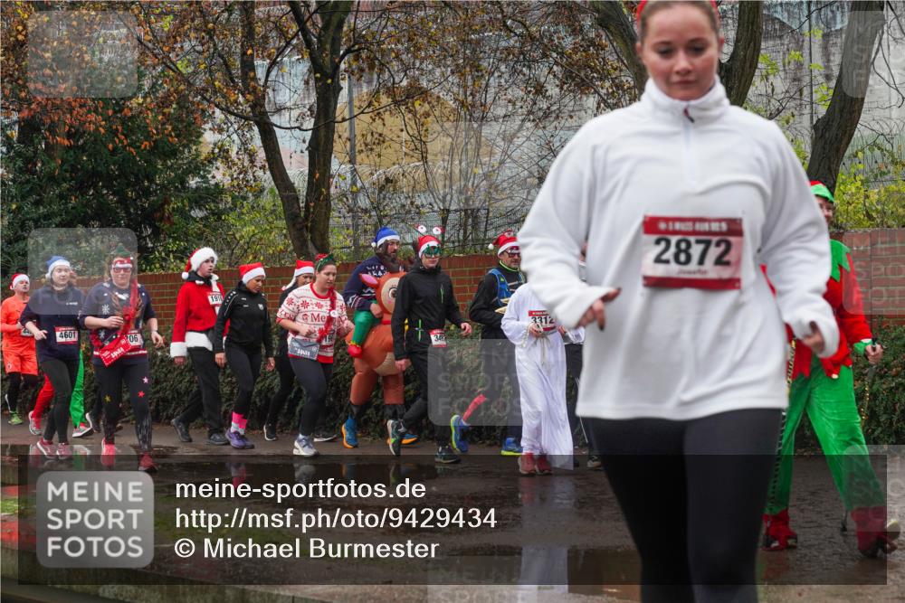 07.12.2025 - St. Pauli X-Mass-Run No. 15 Michael Burmester http://msf.ph/oto/9429434 07.12.2025 11:26:00 Laufen 4601, 06, 1916, 348, 3312, 2872 meine-sportfotos.de