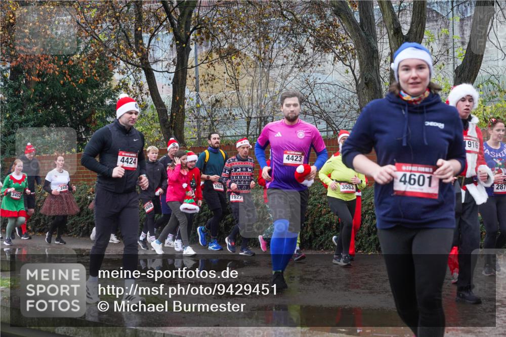 07.12.2025 - St. Pauli X-Mass-Run No. 15 Michael Burmester http://msf.ph/oto/9429451 07.12.2025 11:26:06 Laufen 3452, 2445, 4424, 480, 2624, 1927, 4423, 916, 3583, 4601, 287 meine-sportfotos.de