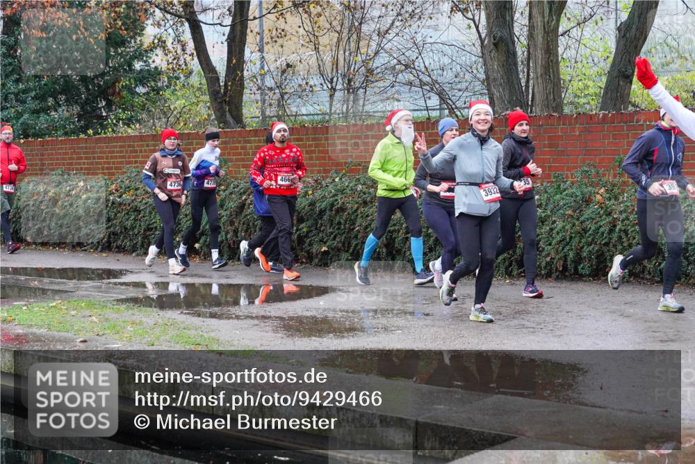07.12.2025 - St. Pauli X-Mass-Run No. 15 Michael Burmester http://msf.ph/oto/9429466 07.12.2025 09:45:57 Laufen 4734, 466, 4736, 4739, 3932, 39 meine-sportfotos.de