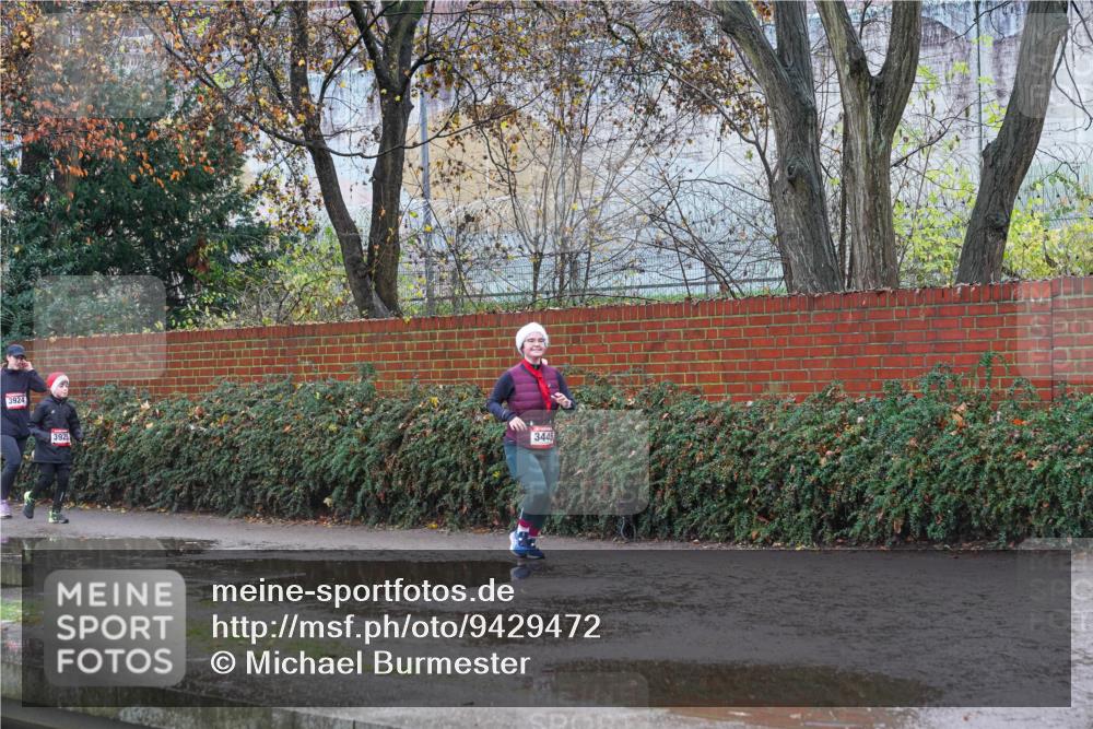 07.12.2025 - St. Pauli X-Mass-Run No. 15 Michael Burmester http://msf.ph/oto/9429472 07.12.2025 11:26:24 Laufen 3924, 3925, 3445 meine-sportfotos.de