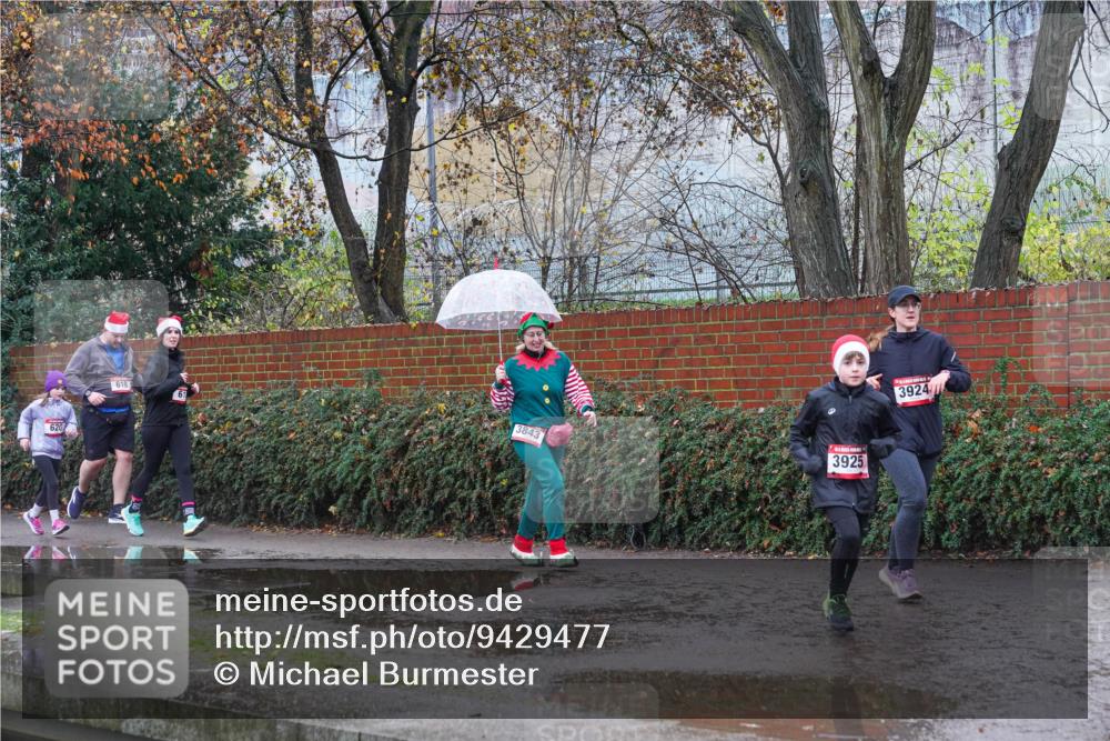 07.12.2025 - St. Pauli X-Mass-Run No. 15 Michael Burmester http://msf.ph/oto/9429477 07.12.2025 11:26:29 Laufen 620, 618, 3843, 3925, 3924 meine-sportfotos.de