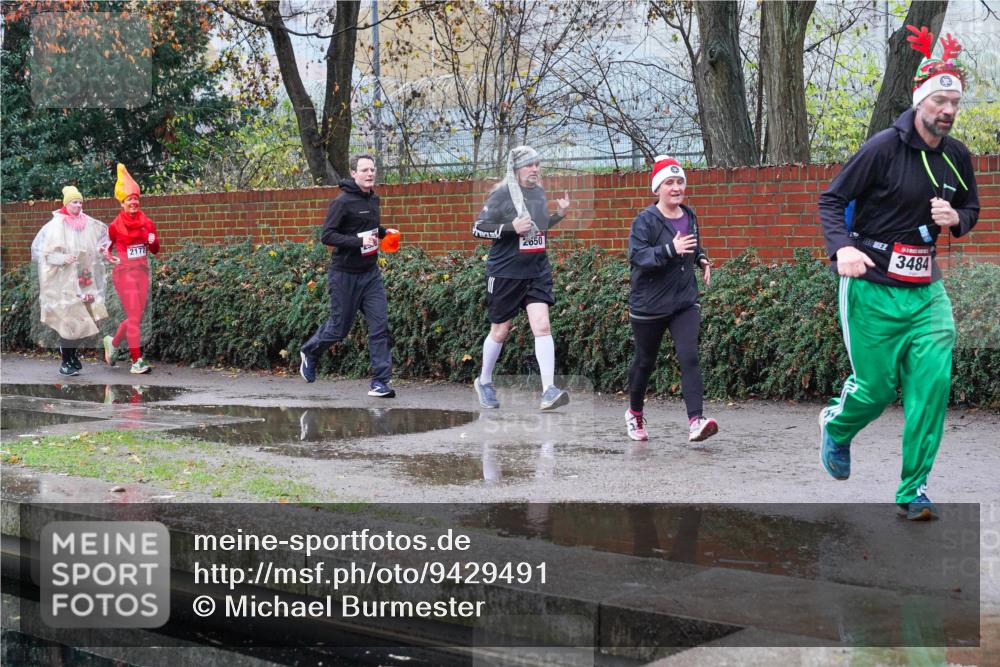 07.12.2025 - St. Pauli X-Mass-Run No. 15 Michael Burmester http://msf.ph/oto/9429491 07.12.2025 09:46:15 Laufen 2177, 2650, 3484 meine-sportfotos.de