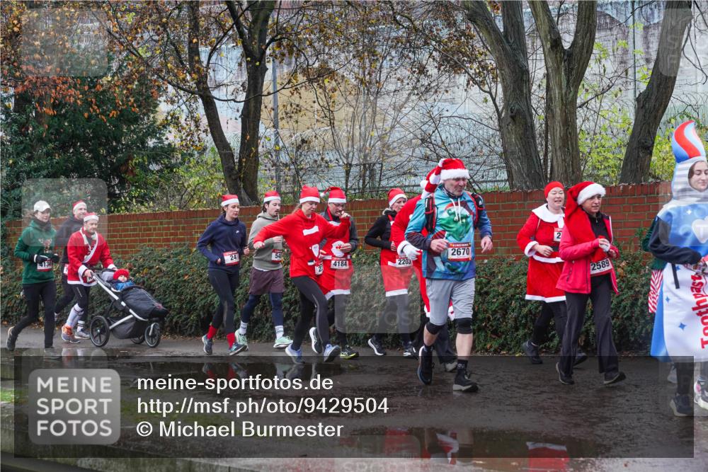 07.12.2025 - St. Pauli X-Mass-Run No. 15 Michael Burmester http://msf.ph/oto/9429504 07.12.2025 11:26:42 Laufen 2, 4134, 24, 2670, 4184, 2203, 2589 meine-sportfotos.de