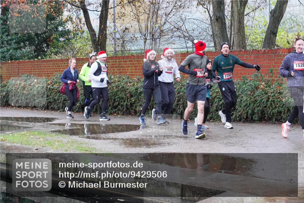 07.12.2025 - St. Pauli X-Mass-Run No. 15 Michael Burmester http://msf.ph/oto/9429506 07.12.2025 09:46:21 Laufen 896, 70, 2760, 2758, 1526 meine-sportfotos.de